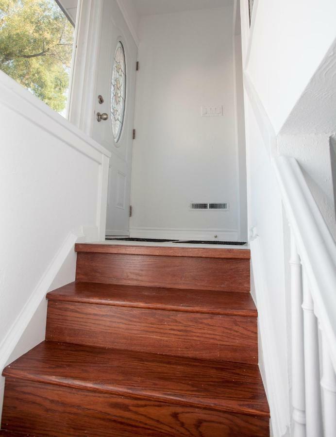 Вілла Cozy 3Br 2Bth Lower Unit, A Min To Hwy401, 404 & Dvp Торонто Екстер'єр фото
